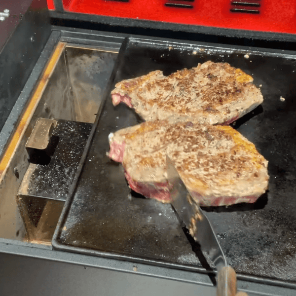 Cast Iron 650 Degree Seared Steaks On A Portable Pellet Grill? / Pit Boss  Portable Pellet Grill! 